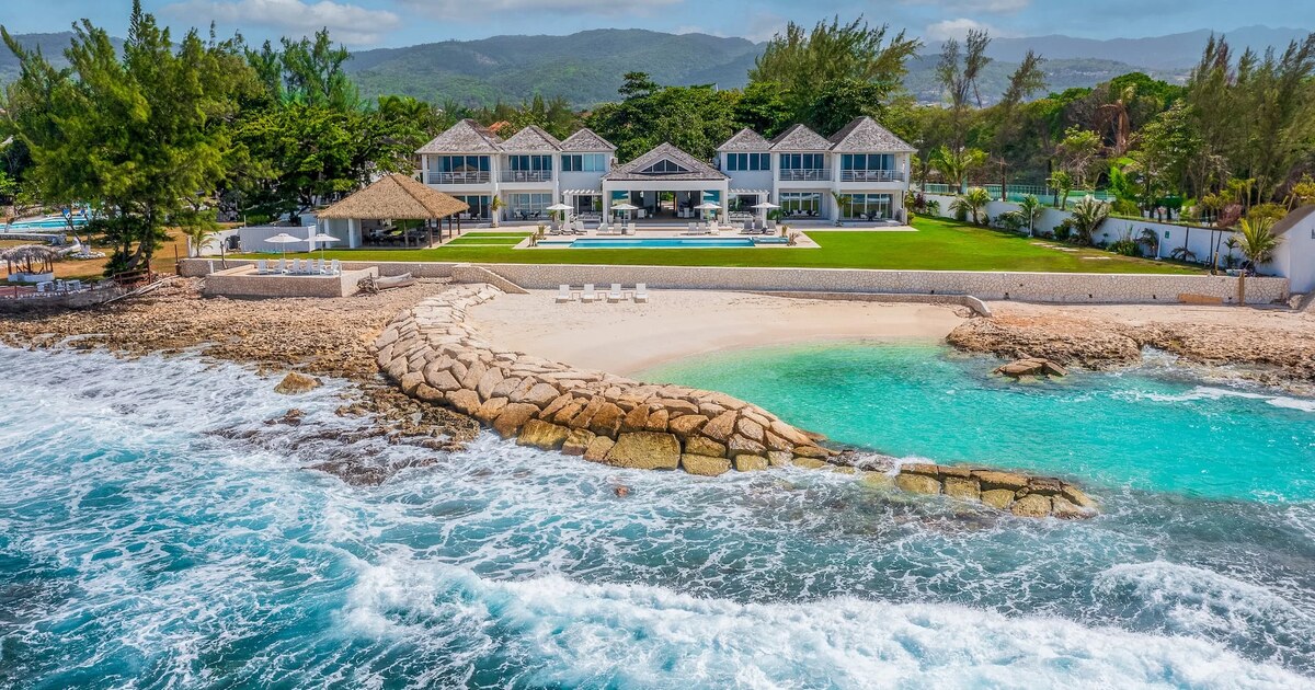 Kai Ki Villa beachfront estate in Mammee Bay, Jamaica
