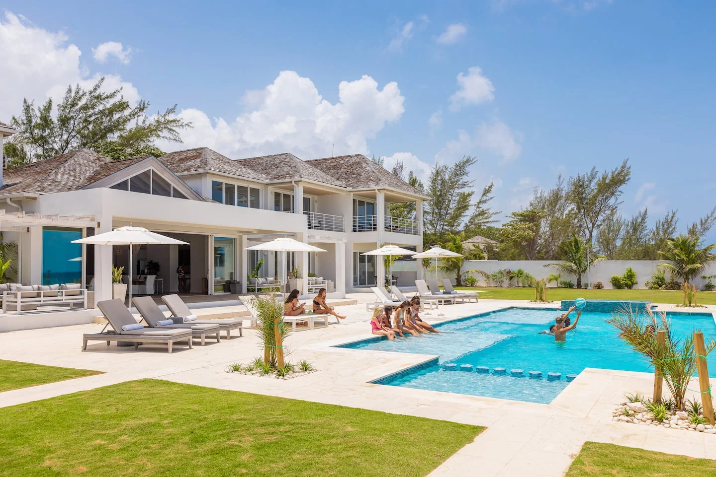 Amenities and services at a fully staffed Jamaica villa